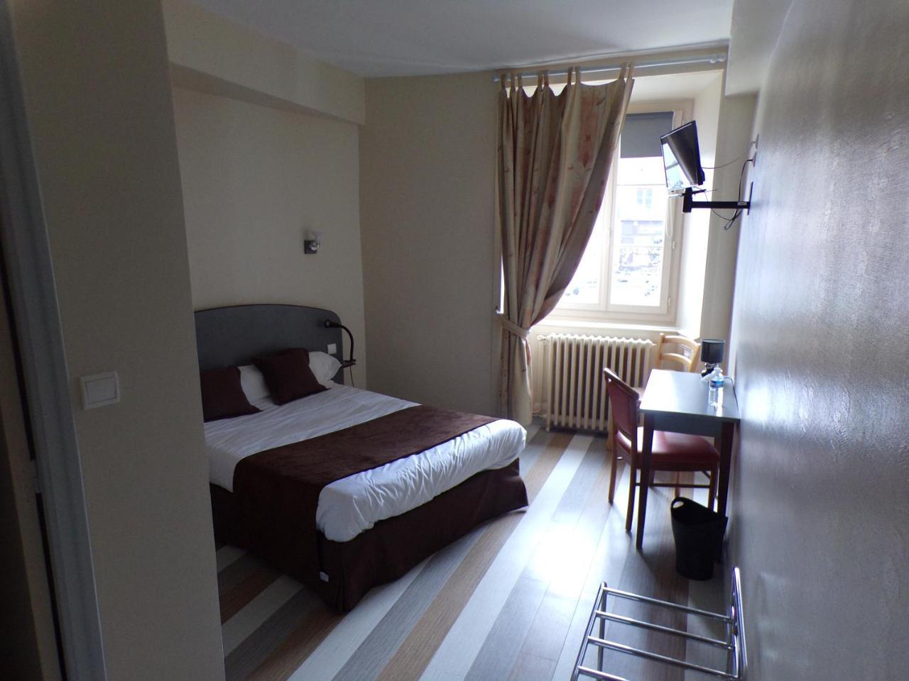 Logis Hotel De France Rochechouart Exterior photo