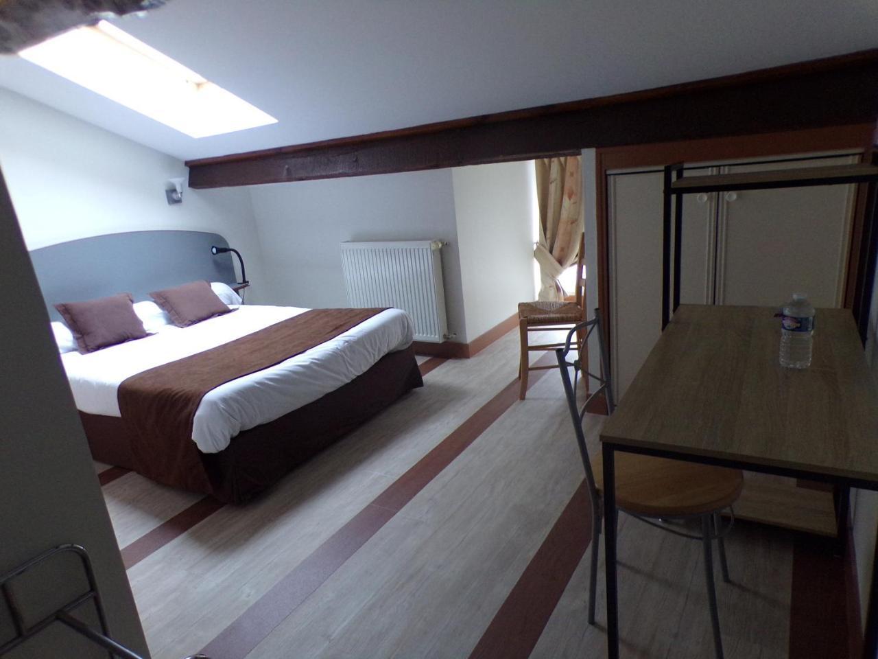 Logis Hotel De France Rochechouart Exterior photo